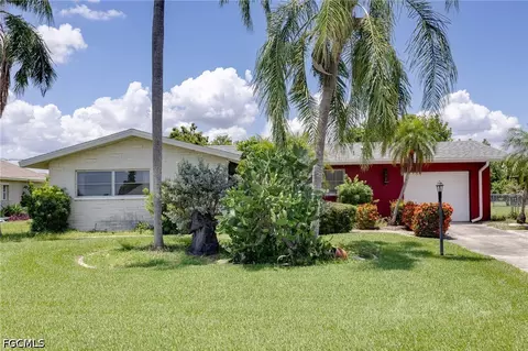 1117 SE 33rd Ter, Cape Coral, FL 33904