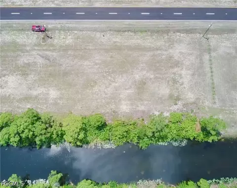 207 Wilmington Pkwy, Cape Coral, FL 33993