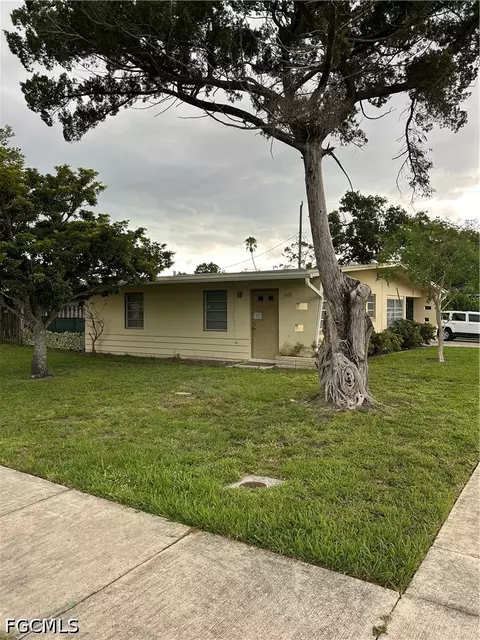3904 La Palma St, Fort Myers, FL 33901