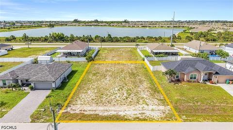 914 NW 8th Ter, Cape Coral, FL 33993