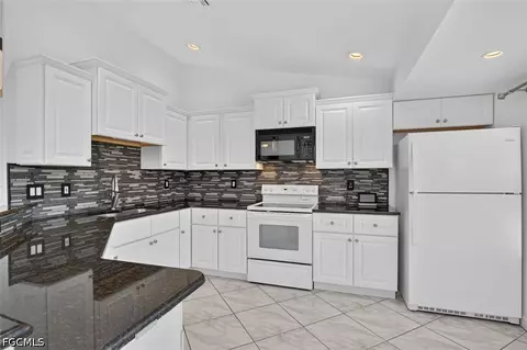 827 SW 29th Ter, Cape Coral, FL 33914