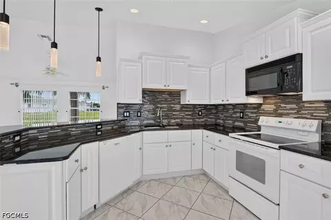 827 SW 29th Ter, Cape Coral, FL 33914
