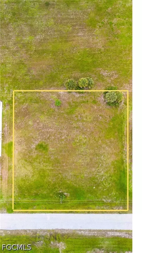 819 NW 24th Pl, Cape Coral, FL 33993