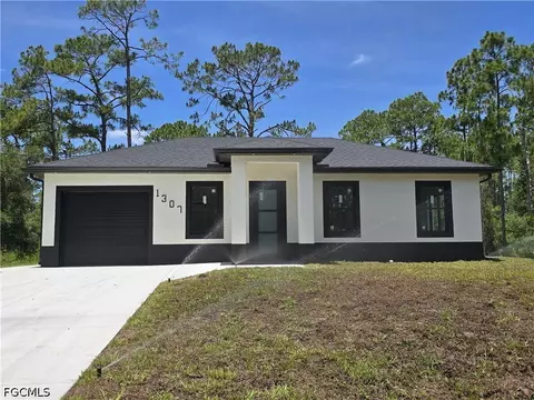 1307 Monroe Ave, Lehigh Acres, FL 33972