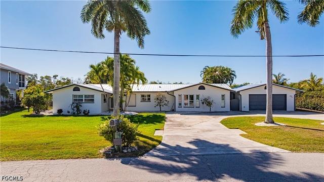 2579 Eighth Ave, Saint James City, FL 33956