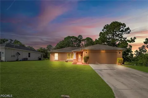 2707 42nd St W, Lehigh Acres, FL 33971