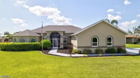 420 SE 32nd St, Cape Coral, FL 33904