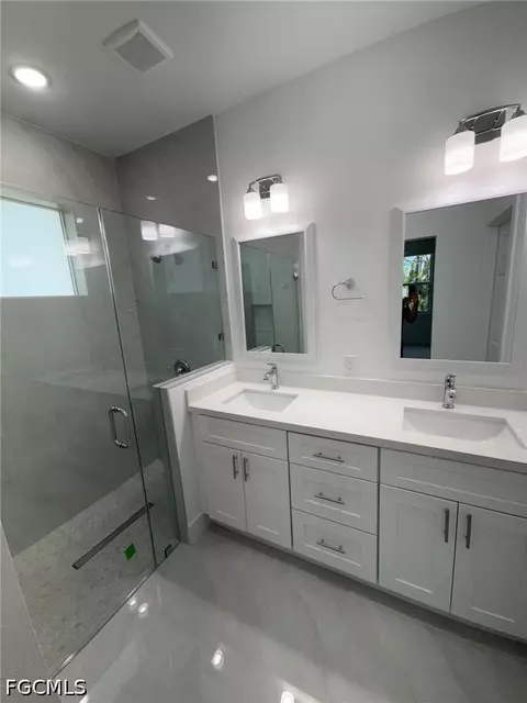 Bath - 745 Manuel St E, Lehigh Acres, FL 33974 photo 4 of 5
