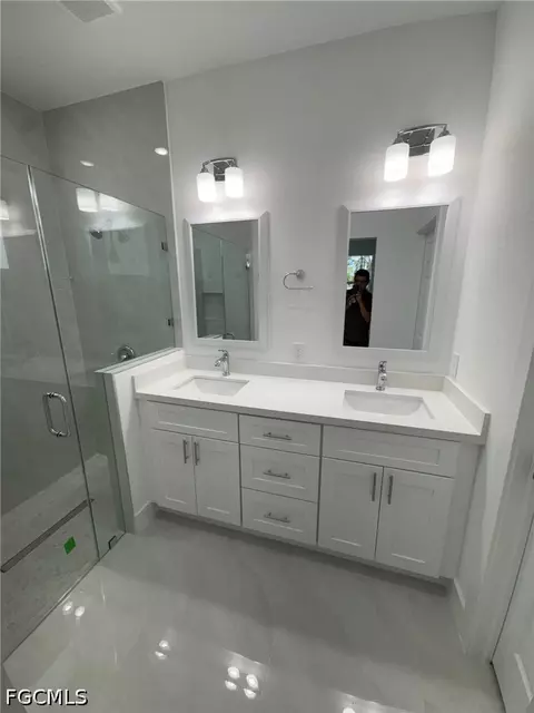 Bath - 745 Manuel St E, Lehigh Acres, FL 33974 photo 3 of 5