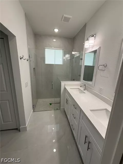 Bath - 745 Manuel St E, Lehigh Acres, FL 33974 photo 5 of 5