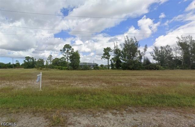 807 NE 38th Ter, Cape Coral, FL 33909