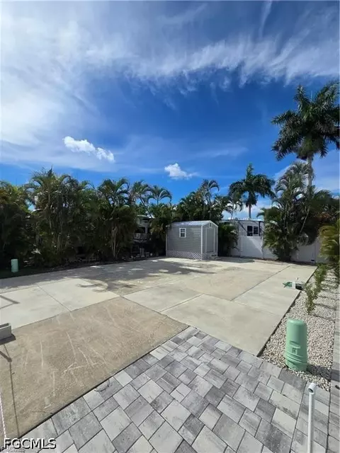 5650 Red Bird Ln, Fort Myers, FL 33908