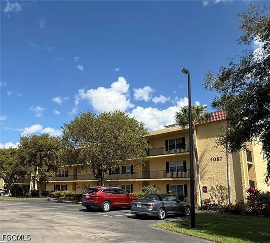 1087 Forest Lakes Dr #306, Naples, FL 34105
