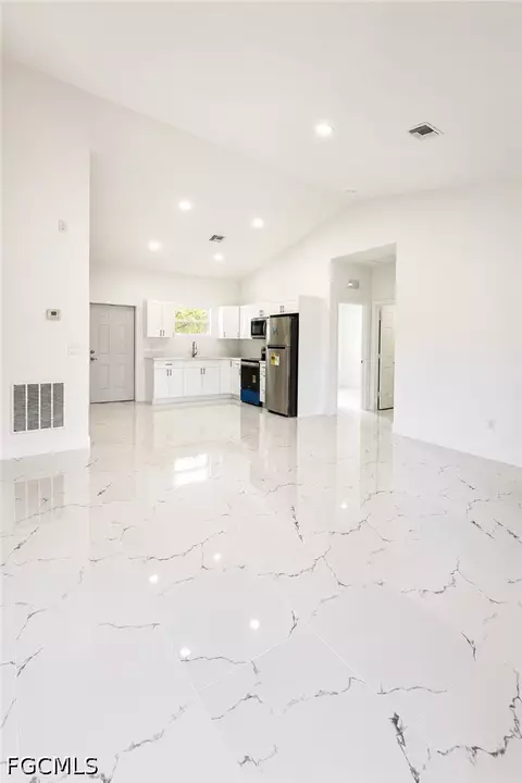 156 Carousel Ave, Labelle, FL 33935 photo 3
