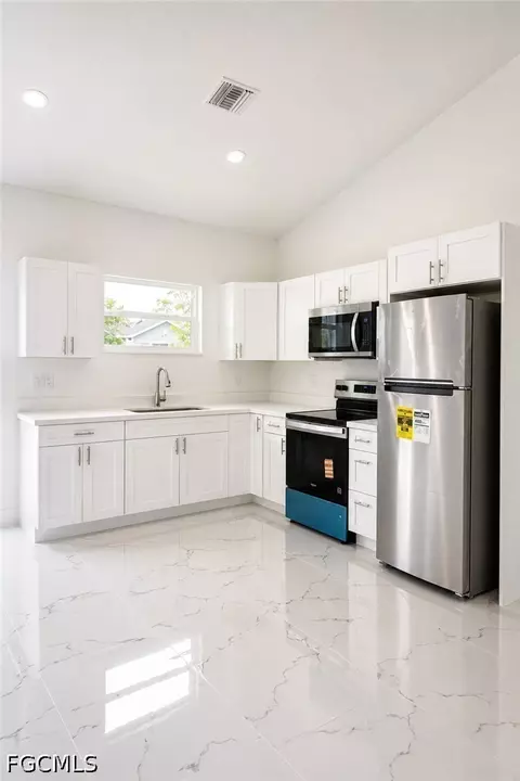 156 Carousel Ave, Labelle, FL 33935 photo 2