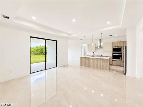 8022 Sunrise Cir, Labelle, FL 33935 photo 3