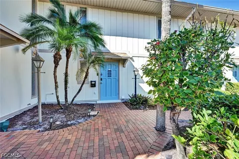 4265 Island Cir #B, Fort Myers, FL 33919