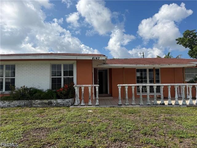 4143 Country Club Blvd, Cape Coral, FL 33904