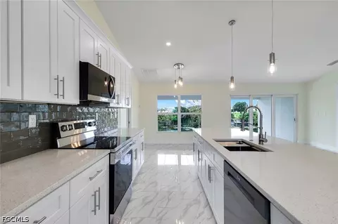 2622 NE 1st Pl, Cape Coral, FL 33909