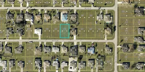 121 NW 9th Ter, Cape Coral, FL 33993