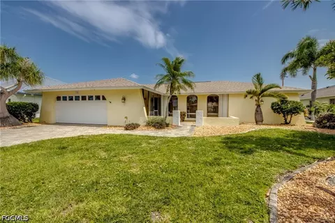 715 SE 33rd Ter, Cape Coral, FL 33904