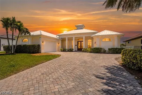 2213 SE 19th Ave, Cape Coral, FL 33990