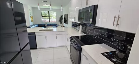 Kitchen - 7510 Rockefeller Dr, Naples, FL 34119 photo 2 of 4