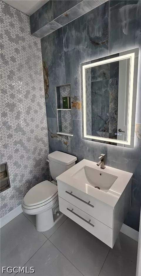 Bath - 7510 Rockefeller Dr, Naples, FL 34119 photo 4 of 7