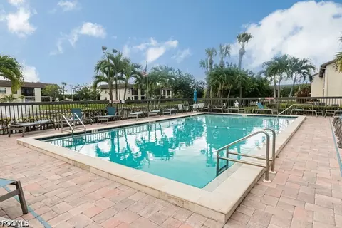 9275 Lake Park Dr #204, Fort Myers, FL 33919
