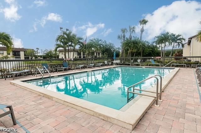 9275 Lake Park Dr #204, Fort Myers, FL 33919