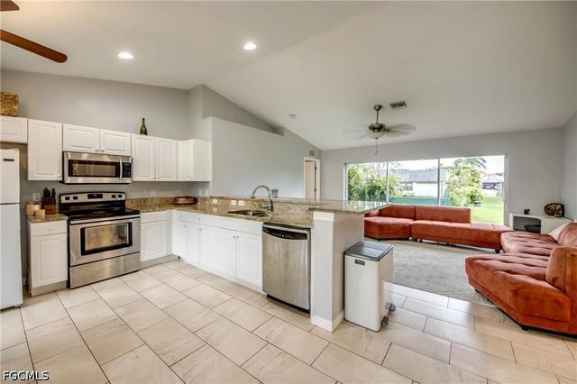 625 SW 11th Ter, Cape Coral, FL 33991