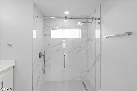 Bath - 1055 Pluto Ct, Labelle, FL 33935 photo 2 of 3