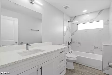 Bath - 1055 Pluto Ct, Labelle, FL 33935 photo 1 of 3