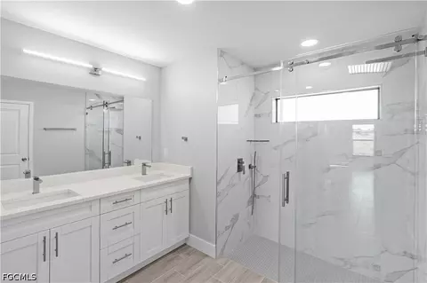 Bath - 1055 Pluto Ct, Labelle, FL 33935 photo 3 of 3