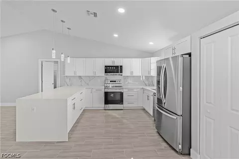Kitchen - 1055 Pluto Ct, Labelle, FL 33935 photo 4 of 4