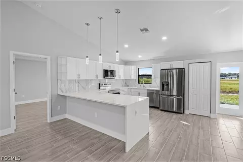 Kitchen - 1055 Pluto Ct, Labelle, FL 33935 photo 3 of 4
