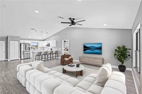 1055 Pluto Ct, Labelle, FL 33935 photo 9