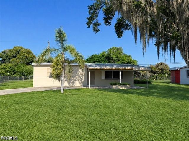 27 Apache St, Lehigh Acres, FL 33936