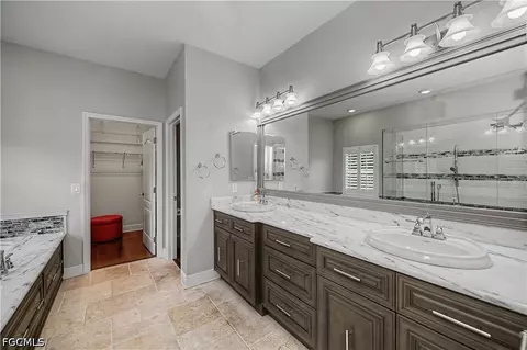 Bath - 3296 Hampton Blvd, Alva, FL 33920 photo 2 of 6