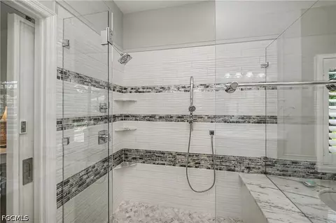Bath - 3296 Hampton Blvd, Alva, FL 33920 photo 4 of 6