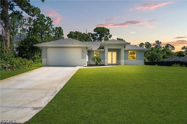 1605 E 6th St, Lehigh Acres, FL 33972