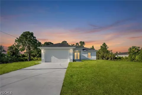 864 Chantilly St E, Lehigh Acres, FL 33974