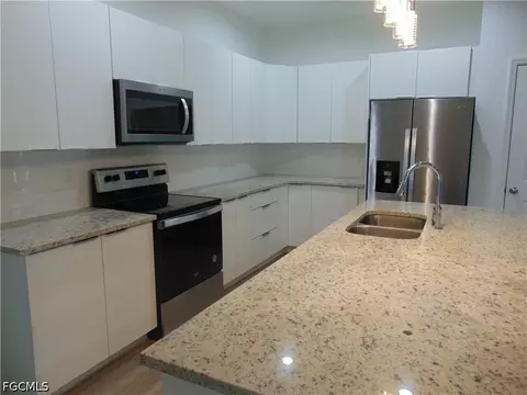 9020 E Castle Cir, Labelle, FL 33935 photo 6