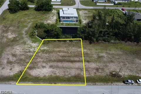 807 NE 38th Ter, Cape Coral, FL 33909
