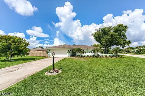 5302 Shalley Cir E, Fort Myers, FL 33919