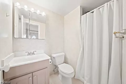 Bath - 154 Redwing Rd, Tavernier, FL 33070 photo 1 of 5
