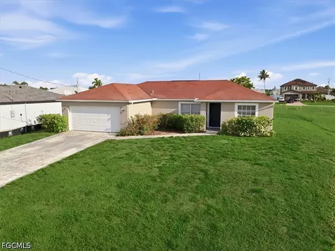 422 NW 11th Ter, Cape Coral, FL 33993