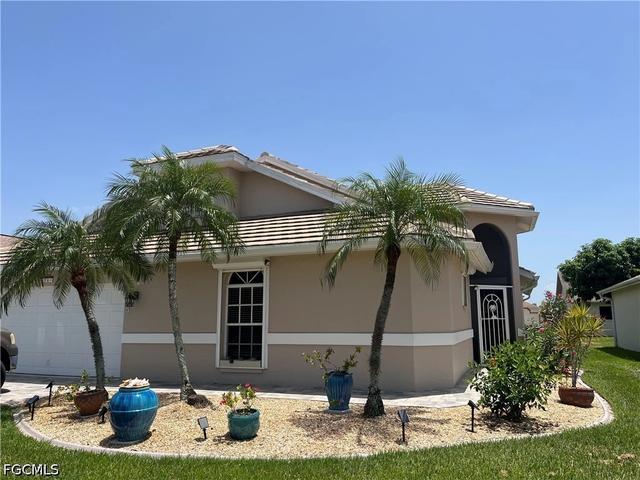 3580 Gloxinia Dr, North Fort Myers, FL 33917
