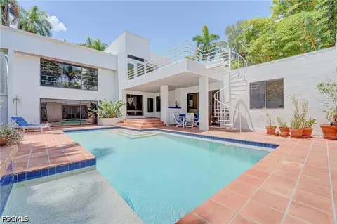 1215 Caloosa Dr, Fort Myers, FL 33901