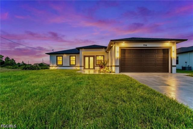 916 Manresa Ave S, Lehigh Acres, FL 33974